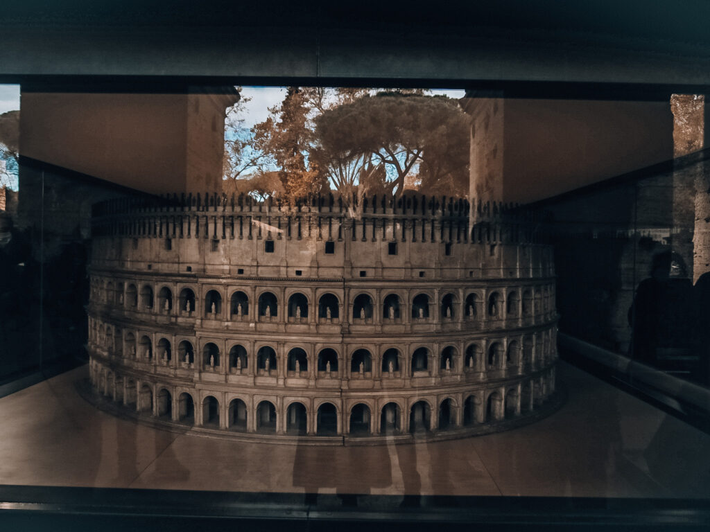 Miejsca w Rzymie które musisz zobaczyć. Makieta Koloseum.