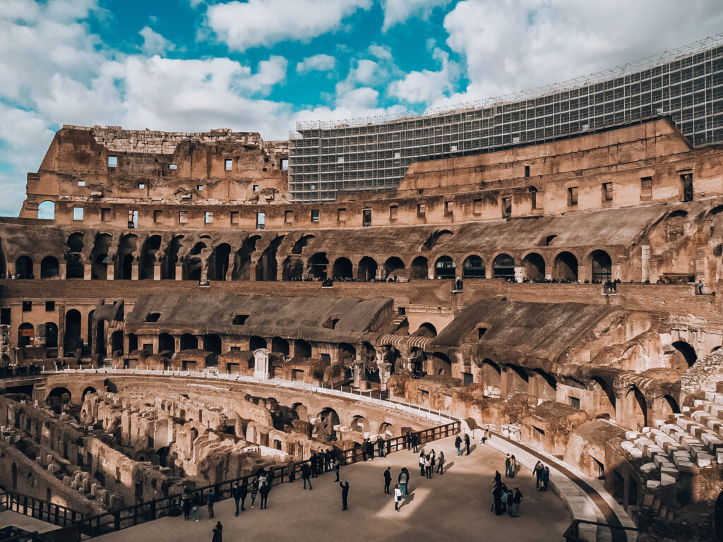 Miejsca w Rzymie które musisz zobaczyć. Koloseum od środka.