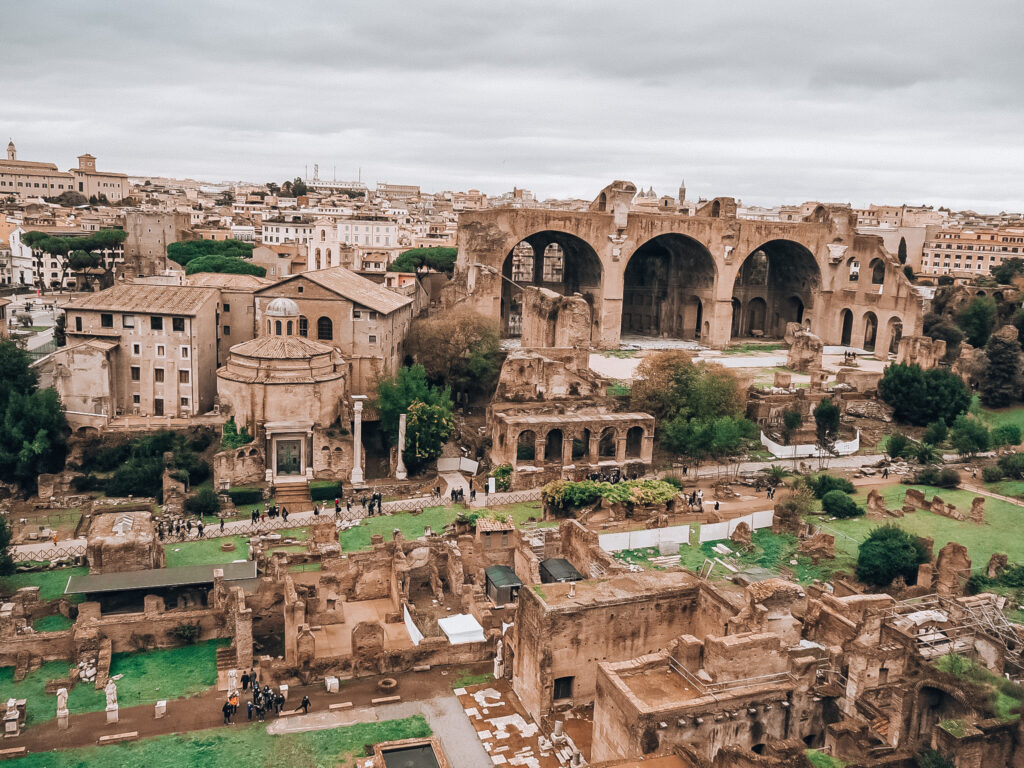Miejsca w Rzymie które musisz zobaczyć. Forum Romanum
